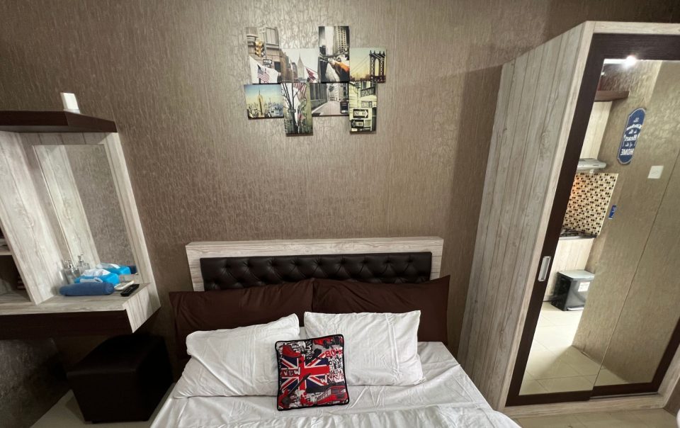hotel transit dekat tomang